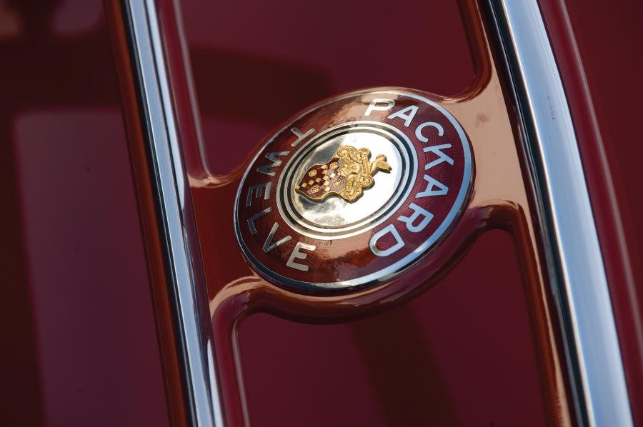  Packard Twelve Victoria Convertible 1938 года  (фото 2 из 12)